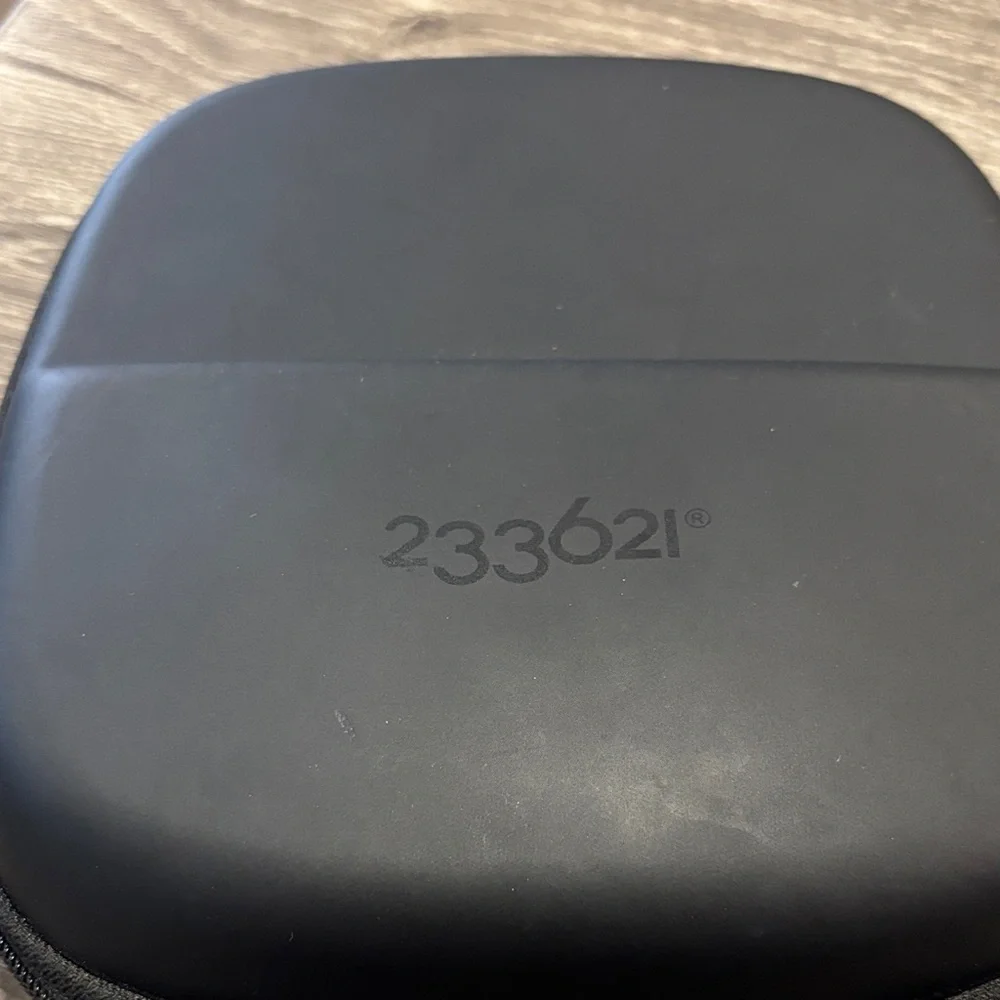233621 Silver Wireless Headphones with Case - Picture 5 of 5